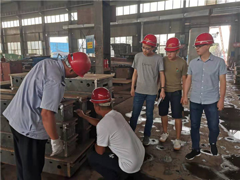 歡迎四川成都城投城建的客戶(hù)到河南橋梁模板廠家驗(yàn)收蓋梁模板